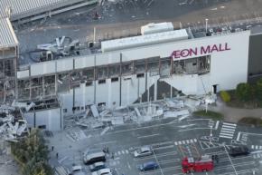 イオン、爆発事故で遺族に補償方針　イオンモール社長らが謝罪