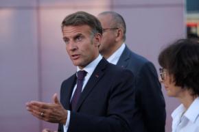 仏、15歳未満のSNS利用禁止「違憲」判断　政府は規制案修正へ