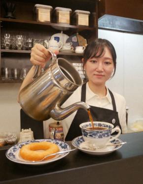 大阪で100年超の喫茶店　アルバイト→4代目店主になった女性