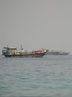 米軍が1カ月ぶりにイラン攻撃 2人死亡、イラン側も米基地攻撃