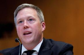 米陸軍長官が辞表提出、国防長官と衝突か　文官トップも不在に