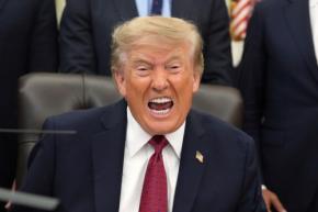トランプ氏、イランに「激しい打撃加える」 定期的な攻撃も検討
