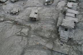 ネパール・中国土石流、死者1000人超　行方不明者は4000人超