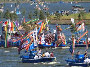 100隻の大船団出発 12年に1度の「御船祭」始まる 鹿島神宮