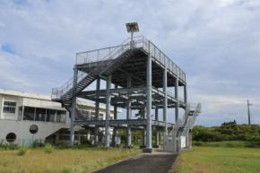 暑さと寒さに対応の日よけ設置 津波避難タワーの最上部 浜松