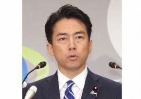 小泉防衛相、自衛隊への外国人登用「考えていない」