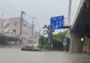 台風25号　住宅に土砂流れ込み、夫婦が巻き込まれたか　横須賀
