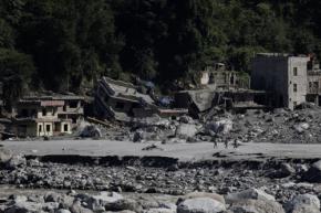 死者1496人、行方不明6000人　ネパール土石流、中国で「風化」も
