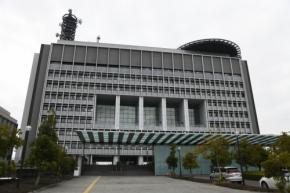 6階から投げ落とされた女児を警察官が受け止め…容疑の父は黙秘