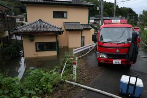台風25号、死者14人不明1人 停電・断水続く中26号迫る