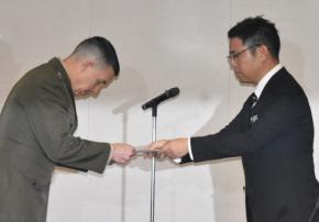 沖縄知事と那覇市長が抗議 在沖米軍トップは謝罪せず 強盗殺人
