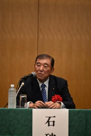 石破前首相、消費減税「財政毀損で物価上がる」　毎日フォーラム