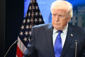 ゼレンスキー氏「残念」 米大統領、対露制裁法の実施見送りに