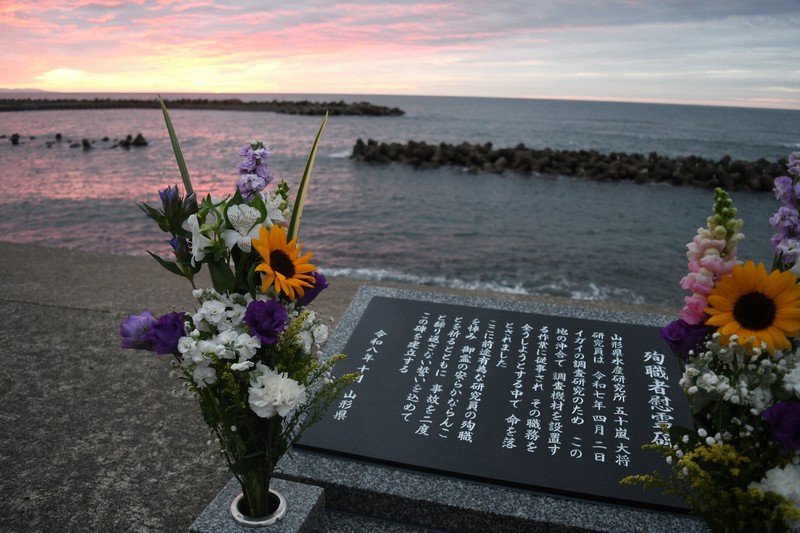 単独潜水中に死亡、職員の慰霊碑建立 遺族は調査結果公表求める