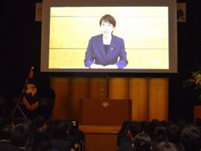高市首相「さまざまな挑戦を」　母校の式典にビデオメッセージ