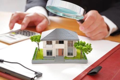 不動産投資に「宅建」は役に立つ？いらない？資格取得のメリットとデメリットを解説