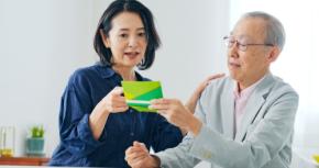 親の介護費、月平均9万円・4年7カ月。お盆に知っておきたいお金と制度