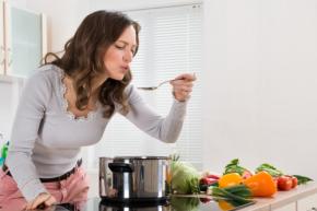 「甘じょっぱい」の罠！甘みが塩辛さの感覚を鈍らせると判明