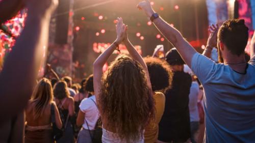 夏フェスで判明！蚊に狙われやすい人の意外な行動