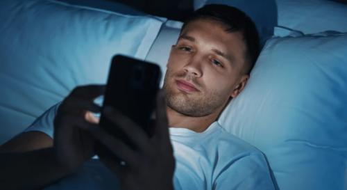 「昼間にしんどい人」が夜の動画沼にハマる