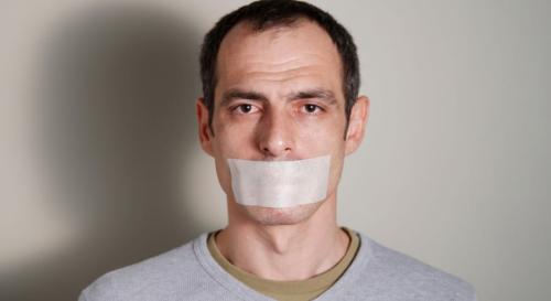 なぜ男性は、忙しくなると黙ってしまうのか