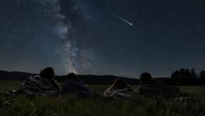 この秋の夜空で見ておきたい5つの天文現象、流星群から11月のスーパームーンまで