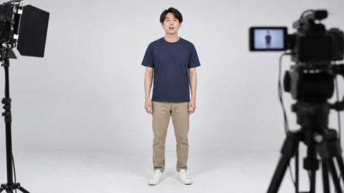 同じ男性の声を「12通り」に変えた動画