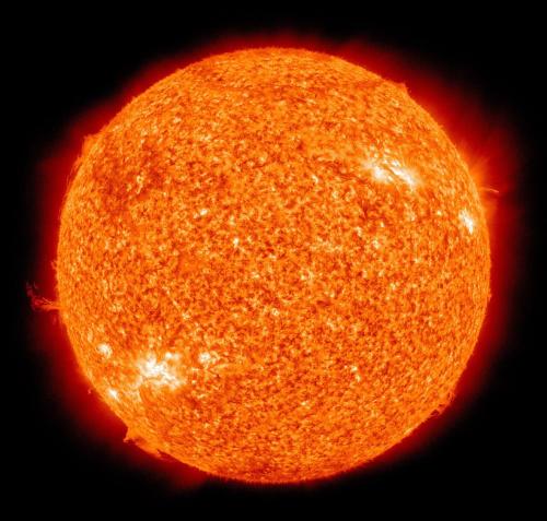 NASAの太陽観測衛星SDOが、波長304オングストロームの光で写した太陽です。太陽は高温のガスでできていて、そのほとんどは水素です。