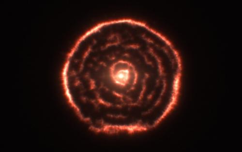赤色巨星のちょうこくしつ座R星のまわりにアルマ望遠鏡の観測で見つかった渦巻きの構造を、観測データから描いた画像です。この渦巻きは、予想されていなかったものでした。