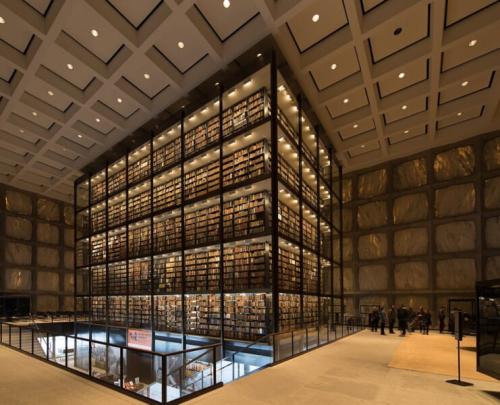 イェール大学のバイネキ貴重書図書館の中を写した写真です(米コネチカット州ニューヘイブン)。手稿は1969年から、この図書館に収められています。