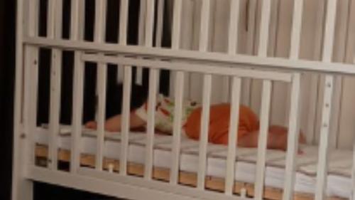 眠っている赤ちゃん
