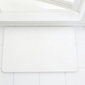 猫は『珪藻土マット』を好むの？考えられる3つの理由　寝転がったりなめたりしても大丈夫？