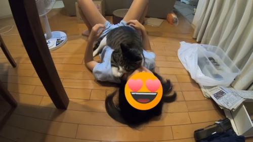 体に覆い被さって