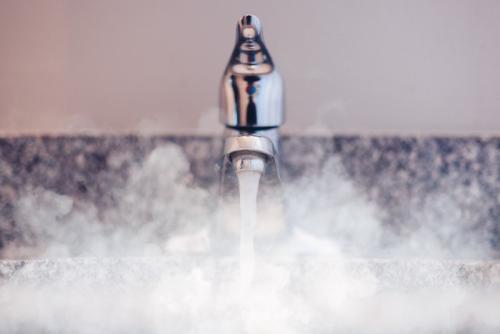 浴槽に立ち上る湯気