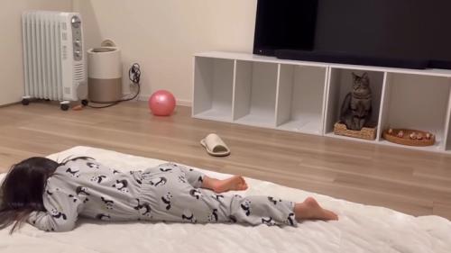 見つめるももまるちゃん