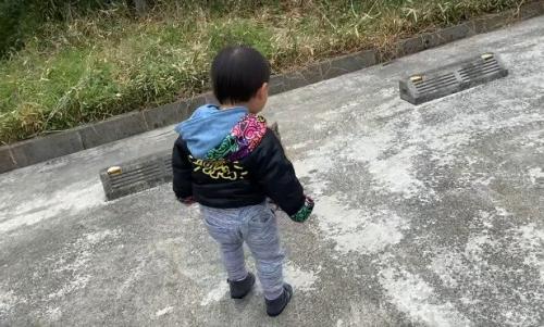 男の子の背中