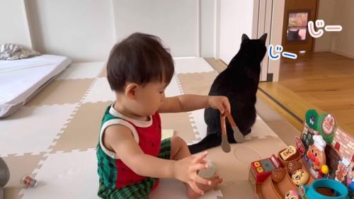 じー