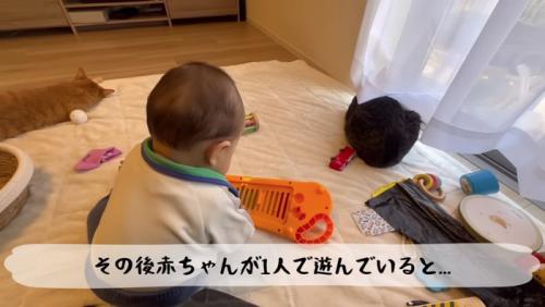 赤ちゃんの一人遊び