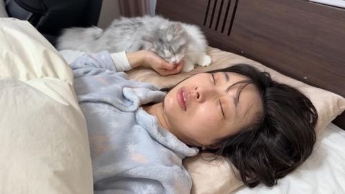 頬をなでなで