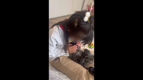 顔を近づけて