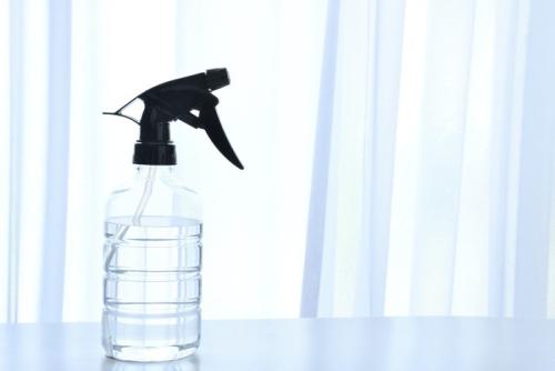 置かれた霧吹き