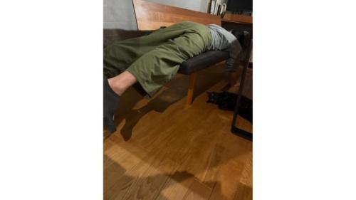男性と猫