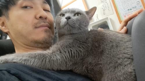 こちらを見るふたり