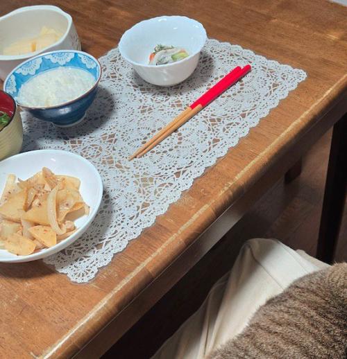 テーブルに並べられたご飯