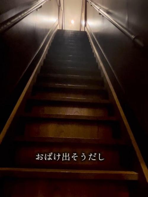 暗い階段