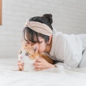 猫好きが密かにやる『他人には見せられない行動』3選　あなたの愛猫だけが知っている姿とは？