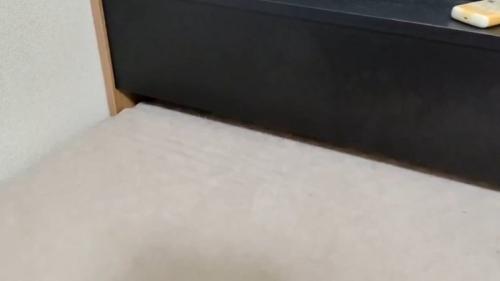 ベッドのヘッドボードとシーツ