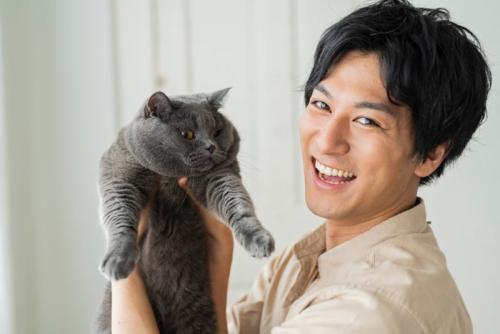脇だけで抱っこ