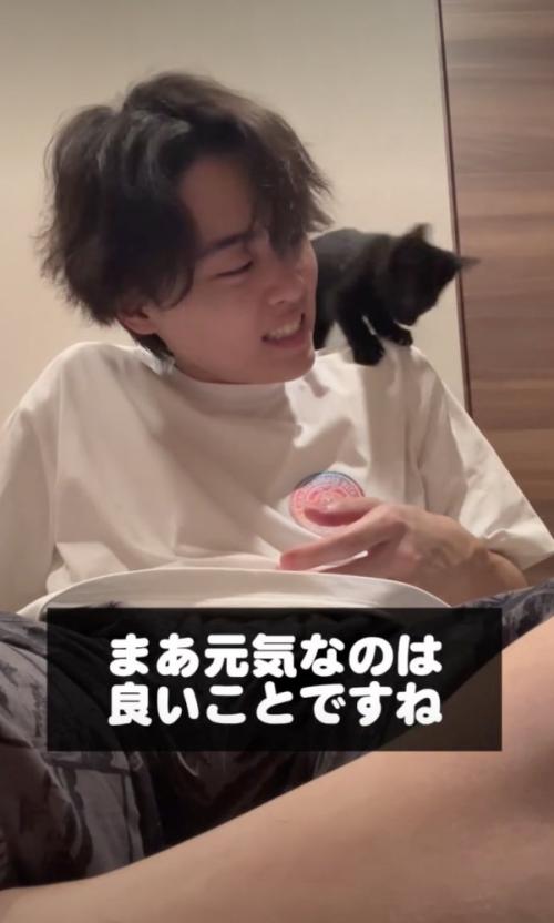痛みに耐える飼い主