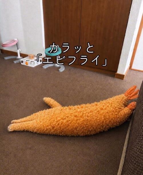 AIが生成した、海老フライになった猫の画像